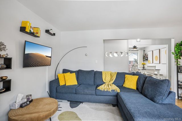 9 Oxford Court 7908, Suffern, NY 10901