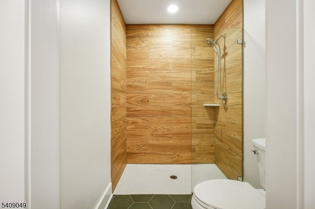 8 Fox Chase Rd, Madison Boro, NJ 07940