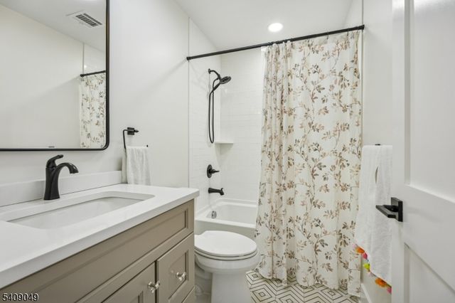 8 Fox Chase Rd, Madison Boro, NJ 07940