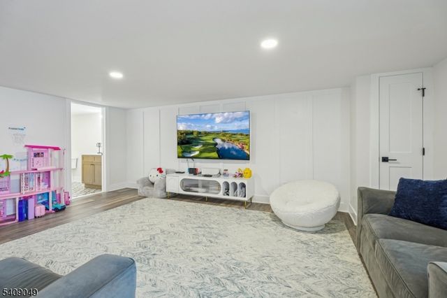 8 Fox Chase Rd, Madison Boro, NJ 07940