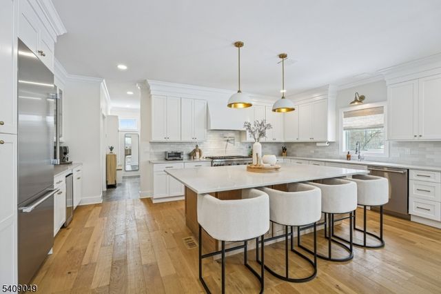 8 Fox Chase Rd, Madison Boro, NJ 07940