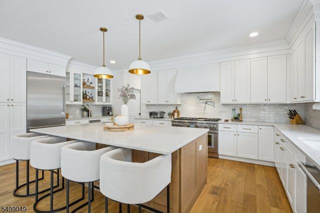 8 Fox Chase Rd, Madison Boro, NJ 07940