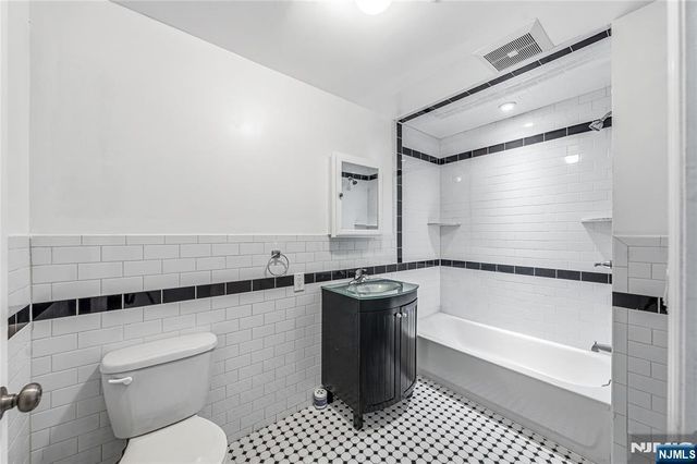 18 Brinkerhoff Street, Jersey City, NJ 07304