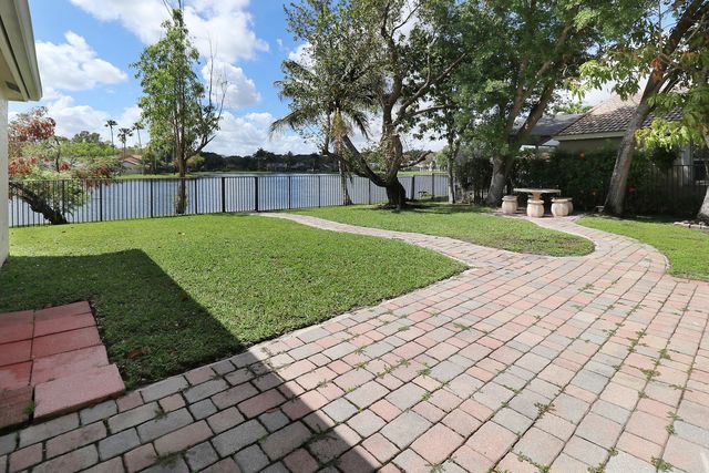 1968 Water Ridge Drive, Weston, FL 33326