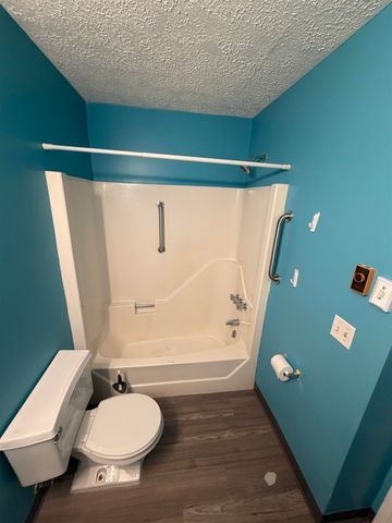 64 Dunbarton Rd Apt 2C, Manchester, NH 03102