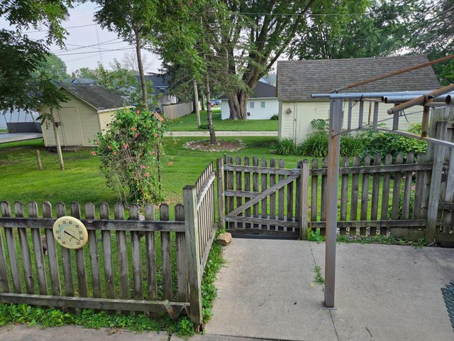 201 1st Street SE, Hayfield, MN 55940