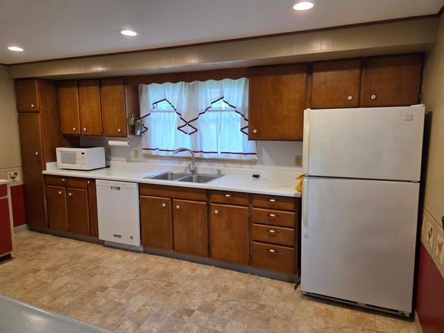 201 1st Street SE, Hayfield, MN 55940