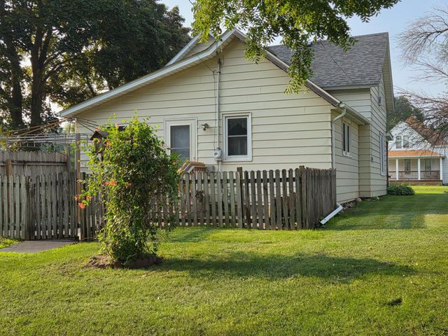 201 1st Street SE, Hayfield, MN 55940