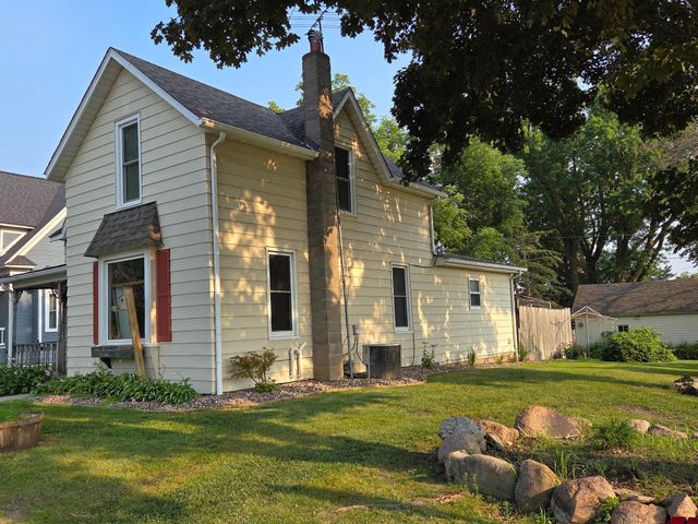 201 1st Street SE, Hayfield, MN 55940