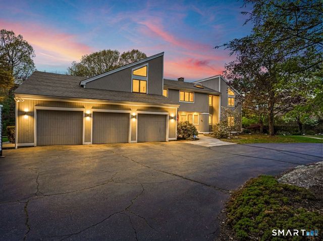 28 Strawberry Lane, Shelton, CT 06484