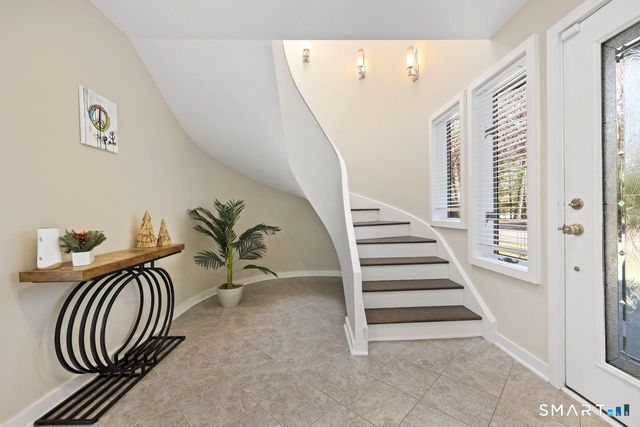 28 Strawberry Lane, Shelton, CT 06484