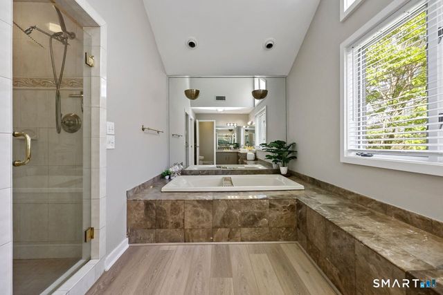 28 Strawberry Lane, Shelton, CT 06484