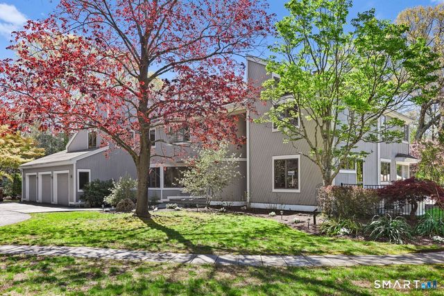 28 Strawberry Lane, Shelton, CT 06484