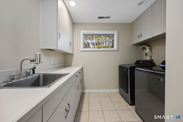 28 Strawberry Lane, Shelton, CT 06484