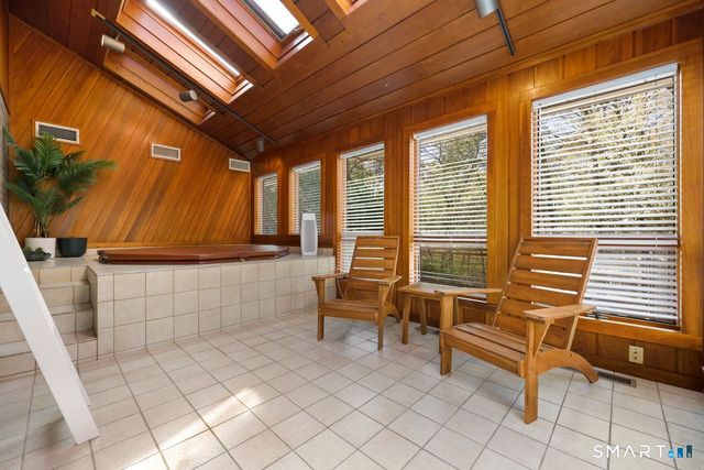 28 Strawberry Lane, Shelton, CT 06484