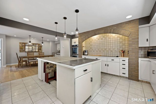 28 Strawberry Lane, Shelton, CT 06484