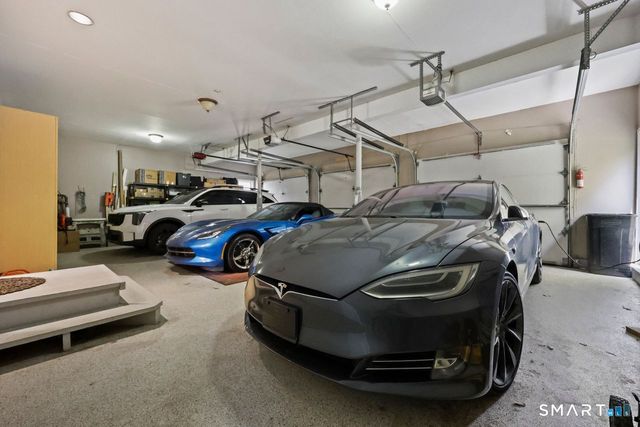 28 Strawberry Lane, Shelton, CT 06484