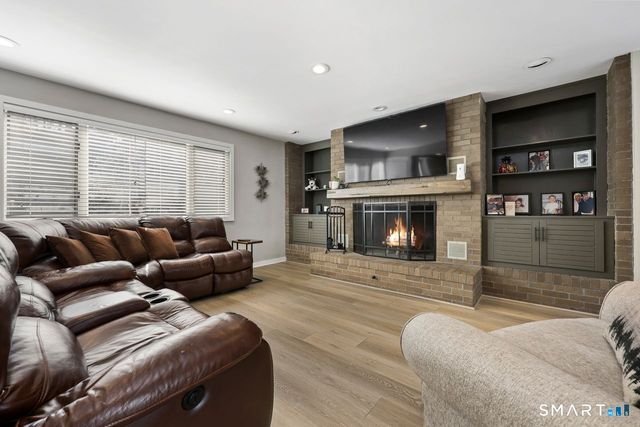 28 Strawberry Lane, Shelton, CT 06484