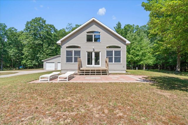 6653 W Jackson Road, Pentwater Twp, MI 49449