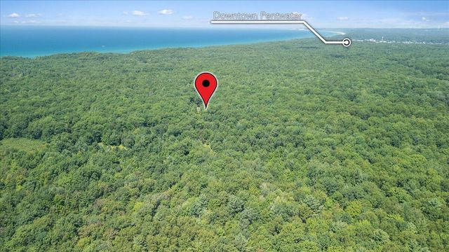 6653 W Jackson Road, Pentwater Twp, MI 49449