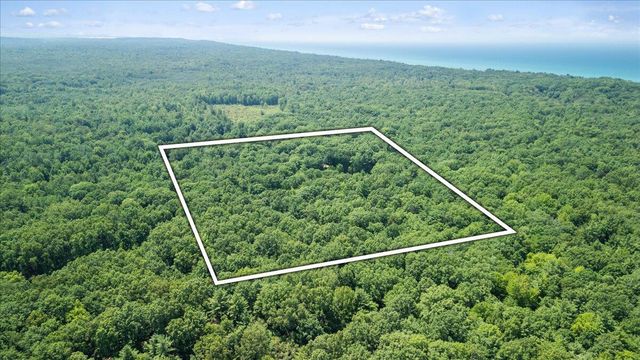 6653 W Jackson Road, Pentwater Twp, MI 49449