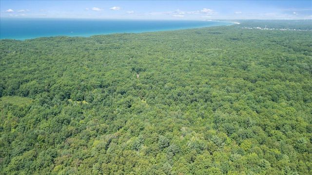 6653 W Jackson Road, Pentwater Twp, MI 49449