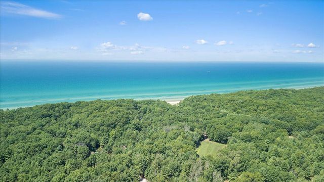 6653 W Jackson Road, Pentwater Twp, MI 49449