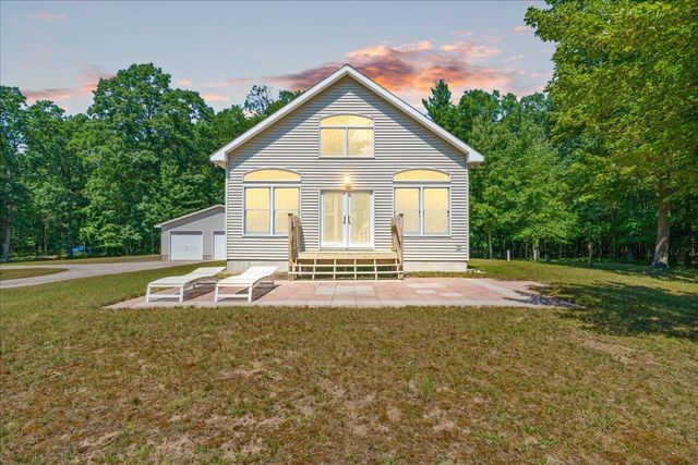 6653 W Jackson Road, Pentwater Twp, MI 49449