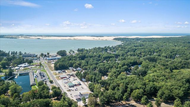 6653 W Jackson Road, Pentwater Twp, MI 49449