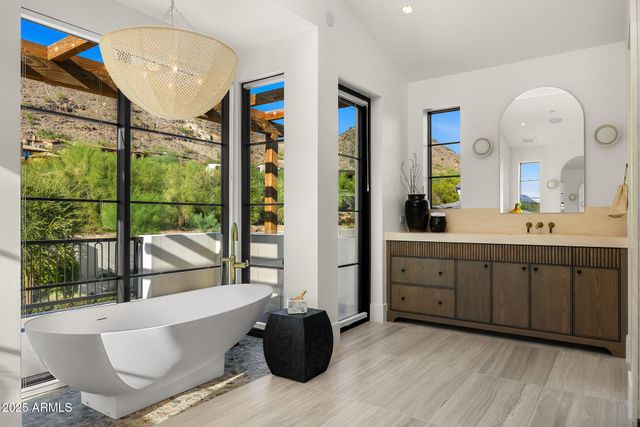 6126 E JOSHUA TREE Lane, Paradise Valley, AZ 85253