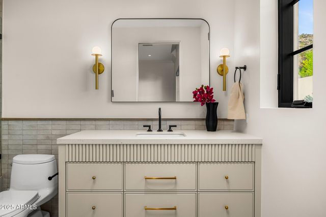 6126 E JOSHUA TREE Lane, Paradise Valley, AZ 85253