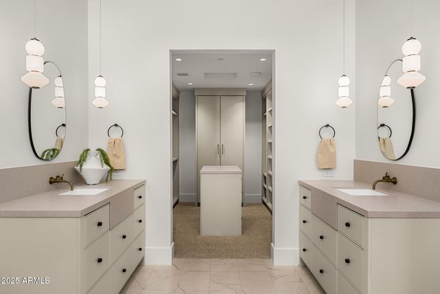 6126 E JOSHUA TREE Lane, Paradise Valley, AZ 85253