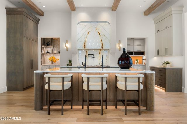 6126 E JOSHUA TREE Lane, Paradise Valley, AZ 85253