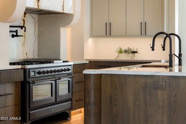 6126 E JOSHUA TREE Lane, Paradise Valley, AZ 85253