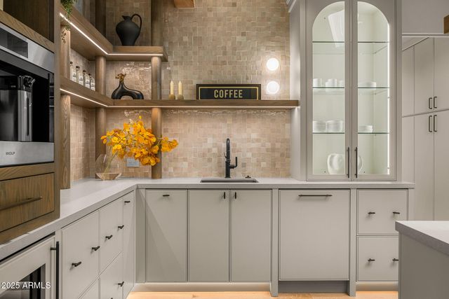 6126 E JOSHUA TREE Lane, Paradise Valley, AZ 85253