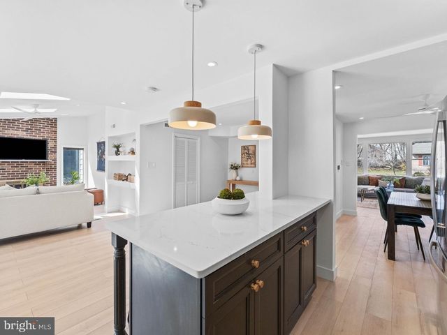 300 W HOLLY AVE, Oaklyn, NJ 08107