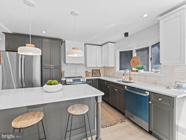 300 W HOLLY AVE, Oaklyn, NJ 08107