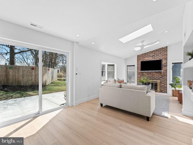 300 W HOLLY AVE, Oaklyn, NJ 08107