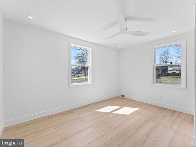 300 W HOLLY AVE, Oaklyn, NJ 08107