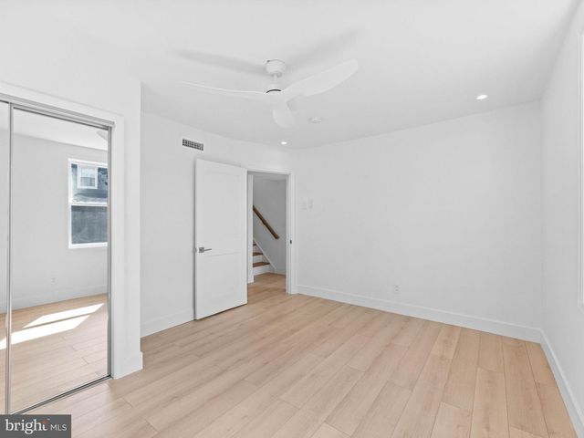 300 W HOLLY AVE, Oaklyn, NJ 08107