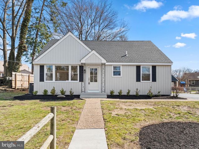 300 W HOLLY AVE, Oaklyn, NJ 08107
