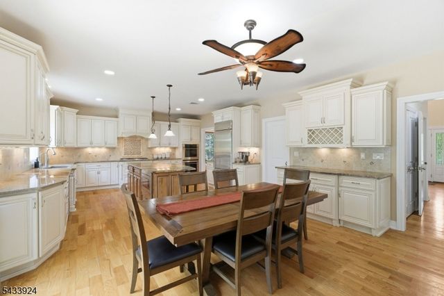42 Spring Valley Rd, Montvale Boro, NJ 07645
