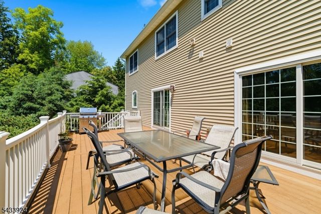 42 Spring Valley Rd, Montvale Boro, NJ 07645