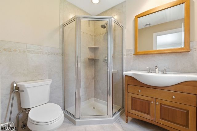 42 Spring Valley Rd, Montvale Boro, NJ 07645