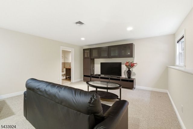 42 Spring Valley Rd, Montvale Boro, NJ 07645