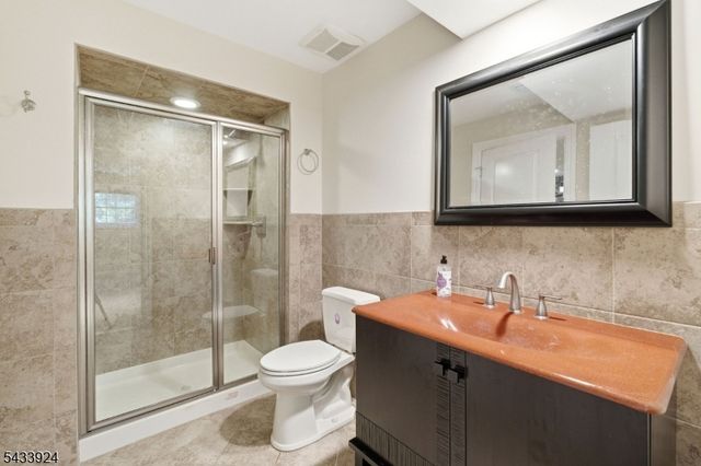 42 Spring Valley Rd, Montvale Boro, NJ 07645