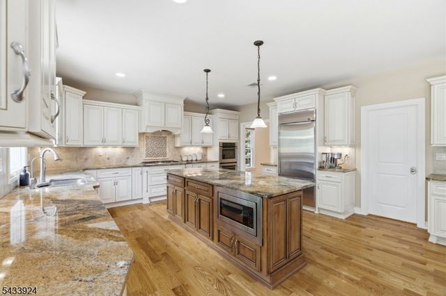 42 Spring Valley Rd, Montvale Boro, NJ 07645