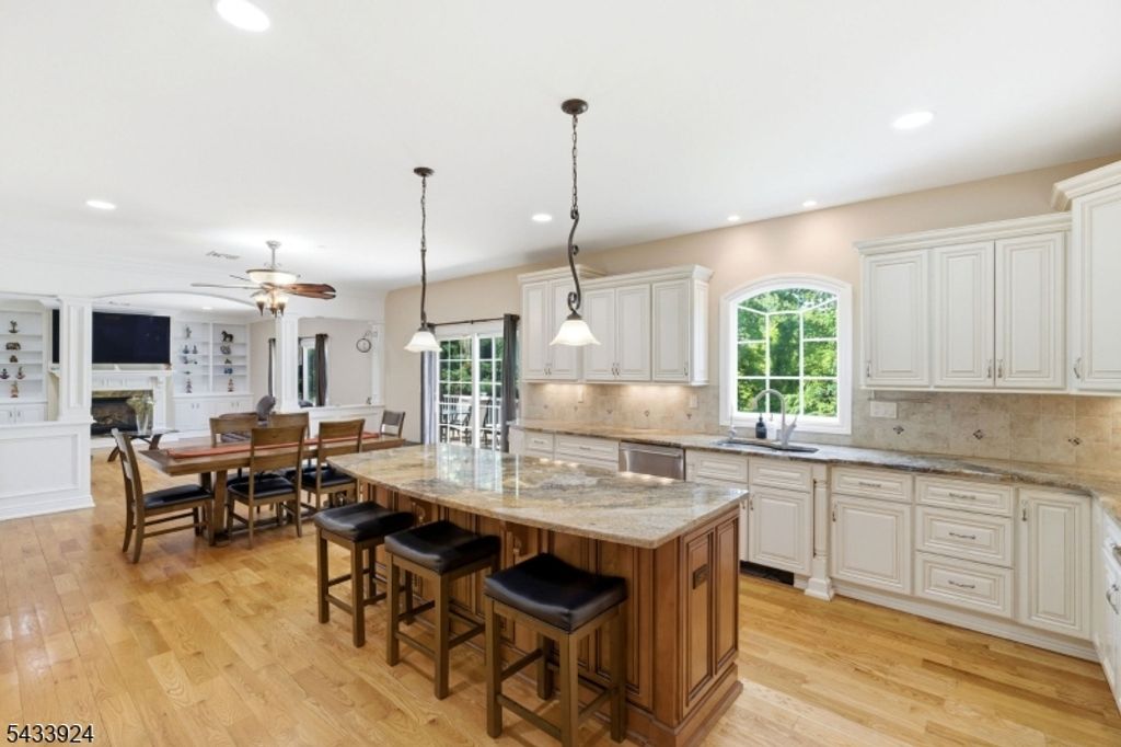 42 Spring Valley Rd, Montvale Boro, NJ 07645
