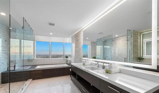 851 NE 1st Ave 5201, Miami, FL 33132