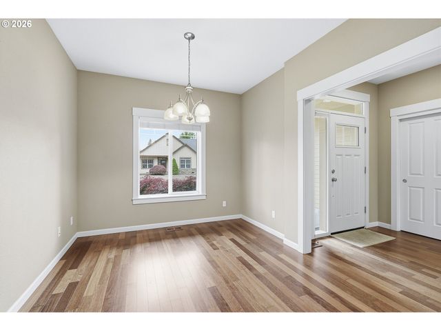 1438 N JUNIPER Pl, Canby, OR 97013